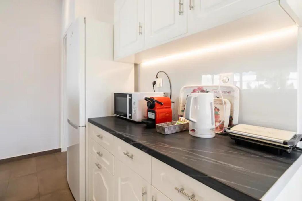 Βright Walled Designed Apt in Glyfada Center Αθήνα Εξωτερικό φωτογραφία