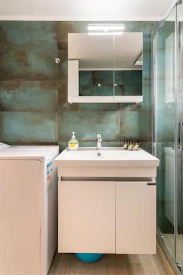 Βright Walled Designed Apt in Glyfada Center Αθήνα Εξωτερικό φωτογραφία