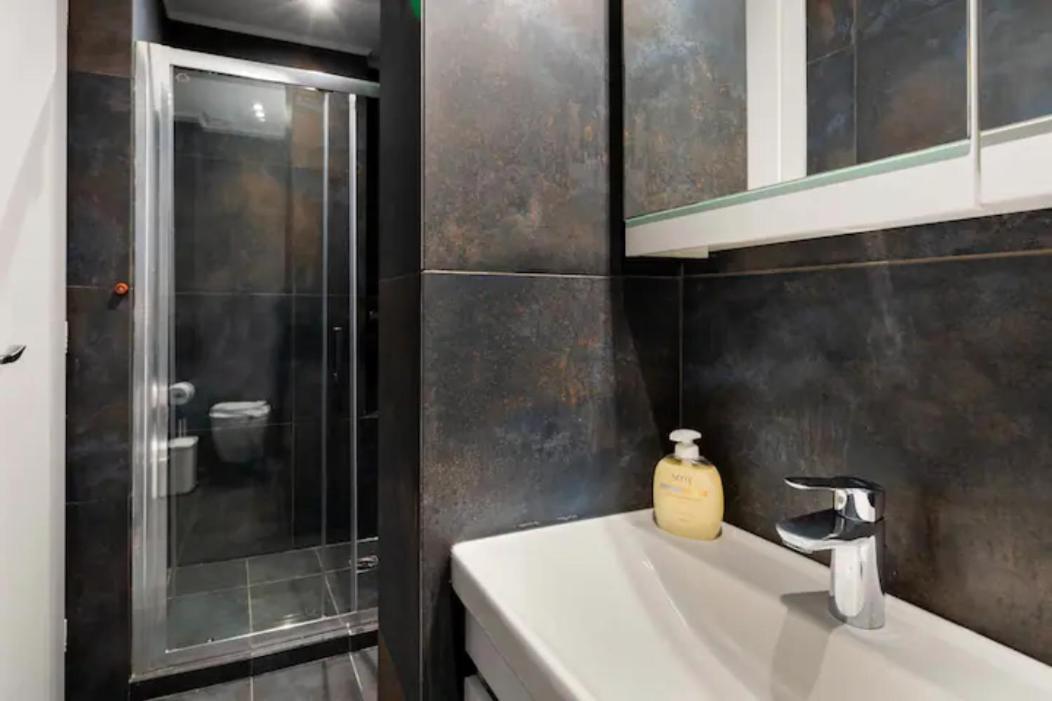 Βright Walled Designed Apt in Glyfada Center Αθήνα Εξωτερικό φωτογραφία